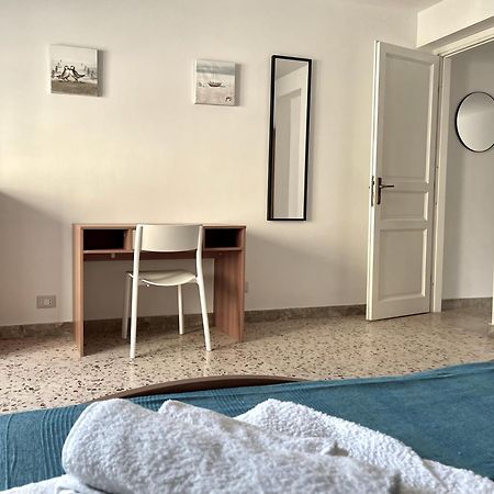 Lorenzo'S House Catania City Centre - Comfortable Large Apartment With 2 Bedrooms And 2 Baths, Close To Trains, Metro And Bus Station エクステリア 写真